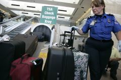 Ztracených zavazadel na letištích výrazně ubylo. Cestující je budou moci sledovat v mobilu