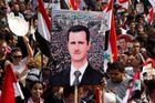 Asad se po měsíci objevil na veřejnosti, boje v Sýrii pokračují