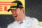 Rosberg ve Španělsku připravil Hamiltona o hattrick