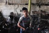 Průměrně si palestinští chlapci nevydělají více než v přepočtu 2000 korun.