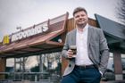 Změny v McDonald’s: Obsluha u stolu, malinovka a možná další zdražení, říká šéf pro Česko