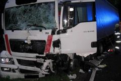 Nehoda čtyř kamionů blokuje D1 ve směru na Brno