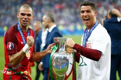Vyhrajme pro Ronalda! Hecoval tým stoper Pepe, Ronaldo prosil boha od finále 2004 o další šanci