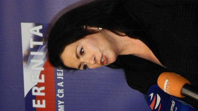 Jana Bobošíková během sčítání hlasů.