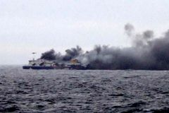 Požár trajektu z Řecka do Itálie má nejméně jednu oběť