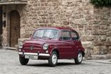 Relativně drahý sedan ale nemohl splnit úkol motorizovat Španělsko. To dokázal splnit až Seat 600, licenční Fiat 600, který se ve Španělsku montoval od roku 1957.