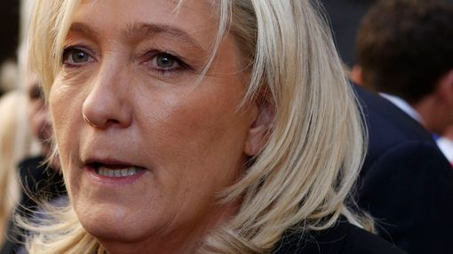 Politička Marine Le Penová při demonstraci proti terorismu v Beaucaire