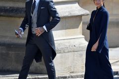 Beckhamovi darují své oblečení z královské svatby. Výtěžek půjde na podporu obětí z Manchesteru