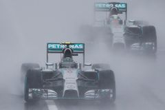 F1 ŽIVĚ: Japonský chaos vyhrál Hamilton