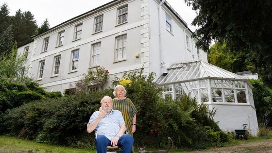 Dům snů se proměnil v past. Návrháři jsou uvězněni ve vlastní vile