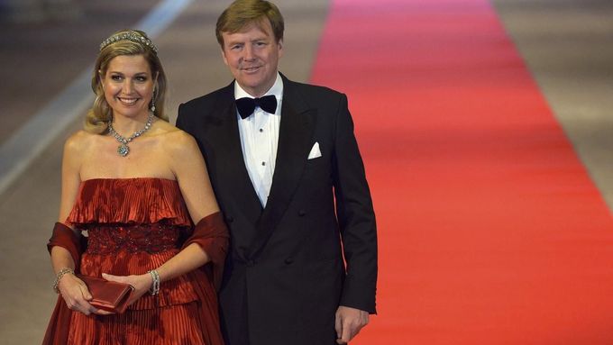 Nizozemský král Willem-Alexander s manželkou.