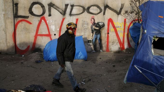 Džungli zdobí Banksyho graffiti zobrazující Steva Jobse, jehož otec byl také syrským imigrantem.