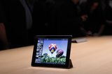Nový iPad má zadní kameru s rozlišením 5 megapixelů. Je schopná nahrávat video v HD kvalitě (1080p) a má softwarový stabilizátor obrazu.
