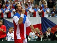 Radek Štěpánek už vyhrával dva sety, k vítězství "stačilo" vyhrát ještě jeden.