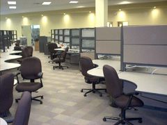 Coworkingová centra nabízejí kancelářské prostory, zasedačku či kuchyňku.