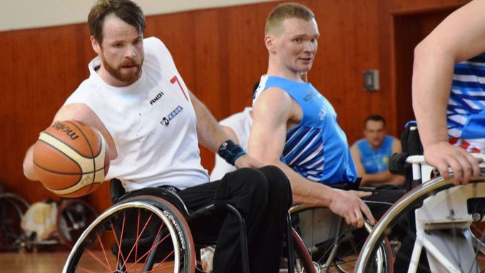 V květnu se kempu účastnilo několik nových hráčů, kteří si chtěli basketbal na vozíku vyzkoušet.