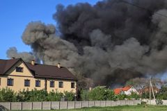 Při těžkých bojích u Charkova zemřeli tři lidé. Pod palbu se dostalo 30 vesnic