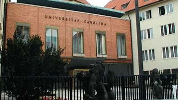 Univerzita Karlova.