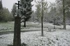 Nejvíce sněhu leží na Velkém Javoru (přibližně 30 centimetrů), na hřebenech Šumavy, jako například na Mokrůvce nebo na Blatném vrchu nasněžilo okolo 20 centimetrů. (na fotografii Kvilda)