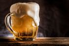 Češi vypijí o jedno velké pivo týdně navíc, ukazuje nová studie. Roste zájem o netradiční varianty