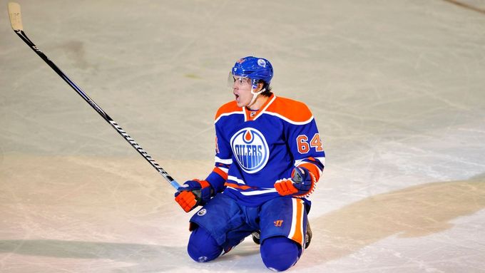 Nail Jakupov v dresu Edmontonu, který z útočníka udělal jedničku draftu.
