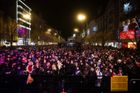 Nad Národní třídou zazněla Modlitba pro Martu, Václavské náměstí podpořilo Ukrajinu
