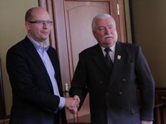 V Puppu se novinářům v souvislosti s návštěvou Lecha Walesy ukázal i premiér Bohuslav Sobotka.