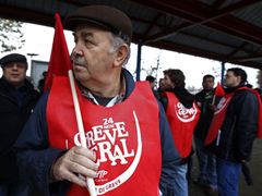 Portugalští odboráři plánují protesty na říjen.