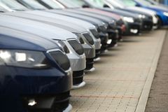Příchod přísných emisních norem zvedl prodej aut v Česku. Podíl dieselu dál padá