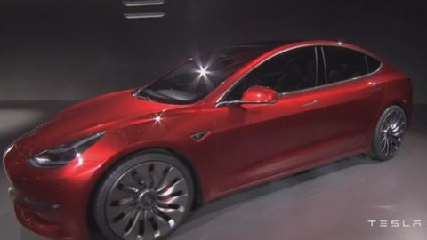 Vizionář Musk nejdřiv vtipkoval a pak ukázal, jak bude vypadat levnější elektromobil Tesla