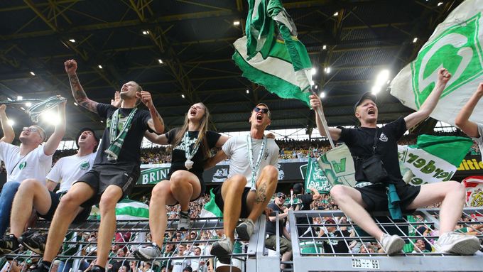 Fanoušci Werderu slaví senzační obrat na stadionu Borussie Dortmund