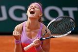 Jenže to není všechno, česká tenistka má dnes spolu s Američankou Bethanií Mattekovou-Sandsovou šanci postoupit i do finále dvouhry.
