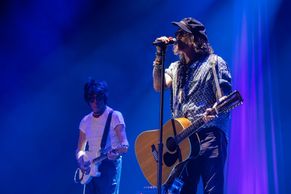 Recenze: Johnny Depp v Praze ostudu neudělal, Beckova kytara krásně kvílela