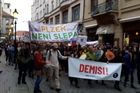 "Ať jde Babiš na detektor lži." Lidé v regionech demonstrovali za nezávislost justice