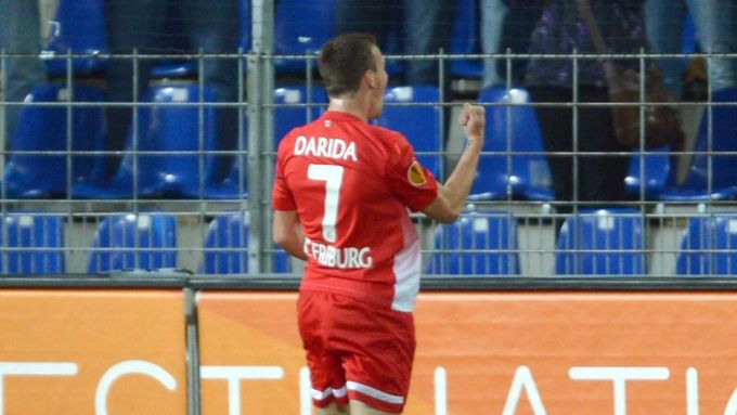 Premiérový gól Vladimíra Daridy v zápase Freiburgu s Estorilem.