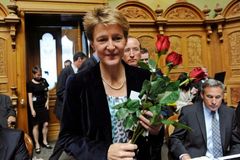 Švýcarská prezidentka uspořádá oslavu pro všechny narozené ve stejný den jako ona