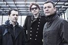 Všichni mají iPhony, jen oni drží kytary. Manic Street Preachers zahrají v Praze