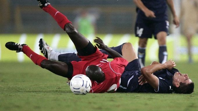 V zápase Lazia s Dinamem se to jiskřilo na hřišti i v hledišti.