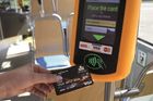 Ve všech pražských tramvajích půjde zaplatit kartou, banka dostane provizi 2 procenta