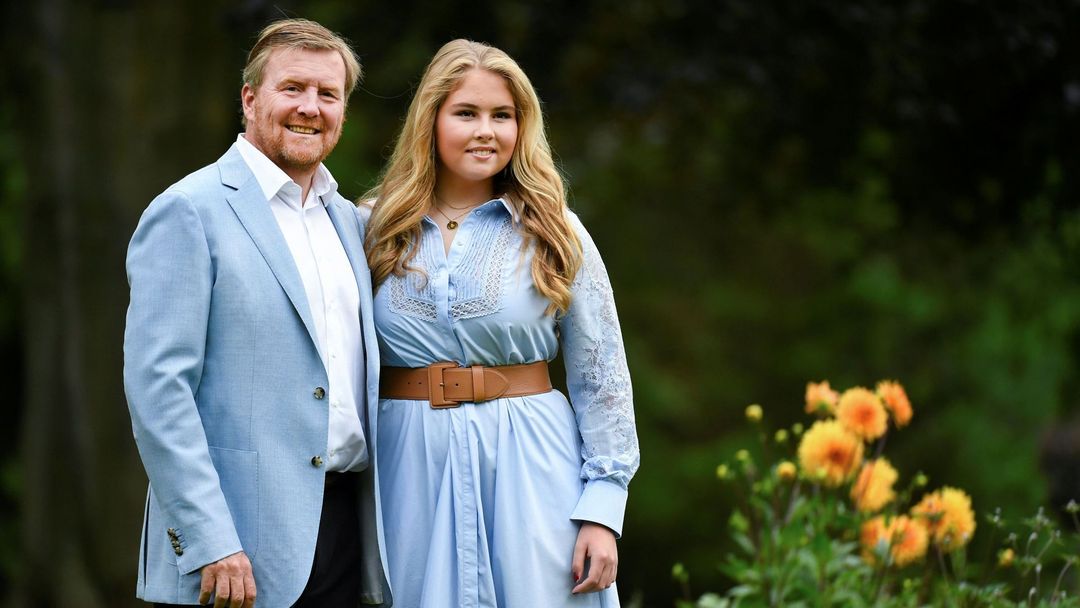 Dědička nizozemského trůnu princezna Amalia se svým otcem, úřadujícím králem Vilémem-Alexandrem.