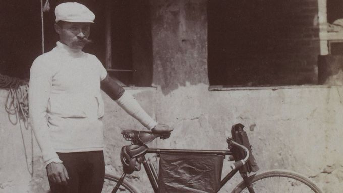 Maurice Garin na startu první etapy Tour de France v roce 1903. Nakonec celý závod vyhrál.