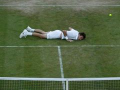 John Isner vs Nicholas Mahut v nejdelším zápase historie na Wimbledonu 2010