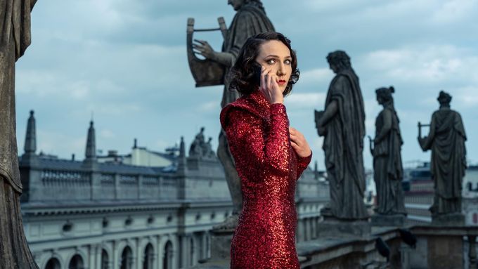 Jindřiška Dudziaková je jednou z šesti hereček, které volají divákům. "Call centrum" mají v budově Národního divadla.