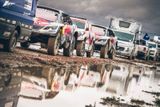 Pokud se o Rallye Dakar 2017 začneme bavit z hlediska velkých úspěchů, musí být na prvním místě tým Peugeot. Francouzi se na soutěž perfektně připravili, nový vůz 3008 DKR zafungoval a rušení náročných pasáží hrálo vozu blízkému speciálu WRC do karet. Však také Peugeot v cíli zaznamenal hattrick.