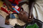 Jižnímu Súdánu jsou tři roky, čtyři z deseti lidí hladoví