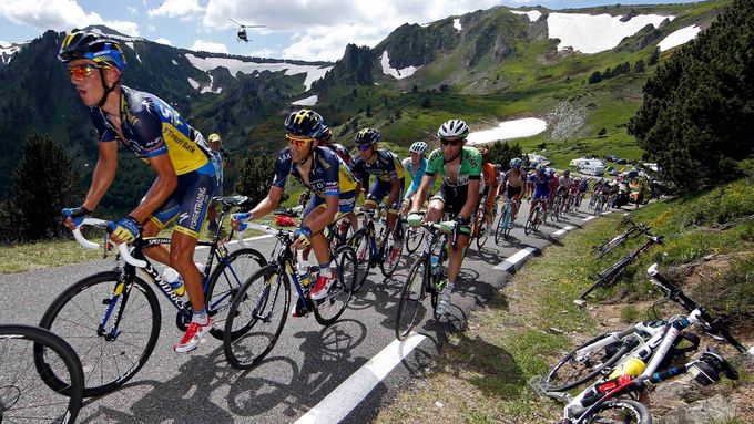 Vjezd do kopců vyšel v týmu Saxo-Tinkoff mnohem lépe Romanu Kreuzigerovi (vlevo), který jak říkající cyklisté "na gumě" za sebou dotáhl na vrchol Alberta Contadora. Podívejte se na fotografie ze sobotní etapy.
