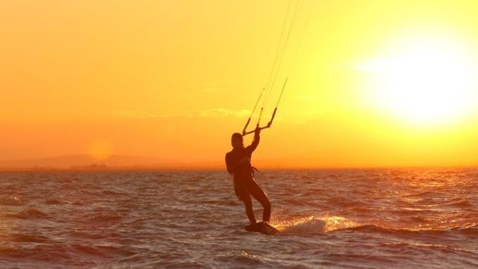 Kitesurfer na Neziderském jezeře