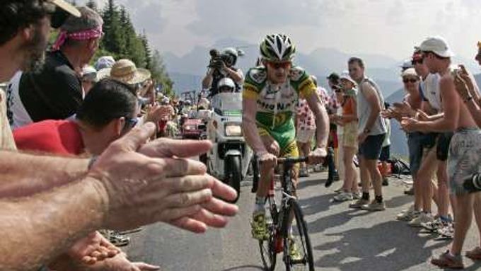 Americký cyklista Floyd Landis ze stáje Phonak ve svém velkolepém úniku v 17. etapě Tour de France.