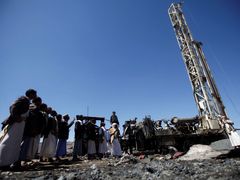 Zničená studna v Jemenu.