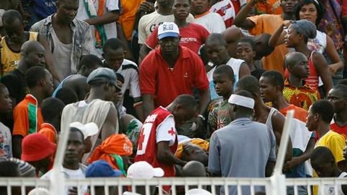 Na stadionu v Abidžanu zemřelo minimálně devatenáct lidí